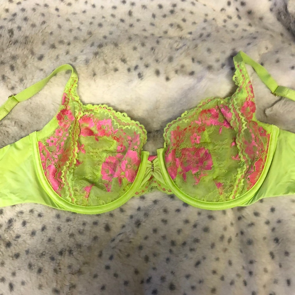 Victoria’s Secret Very Sexy Unlined bra 32DD